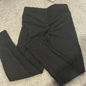 Patterned scrunched butt leggings